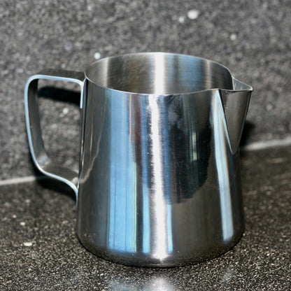 Milk frothing jug